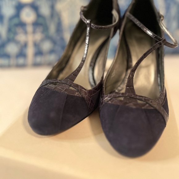 Ann Taylor Loft size 8 Sydney Deep blue suede & leather upper - Picture 2 of 5